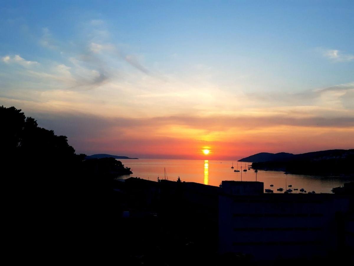 Hostel Kapa Đảo Hvar Ngoại thất bức ảnh